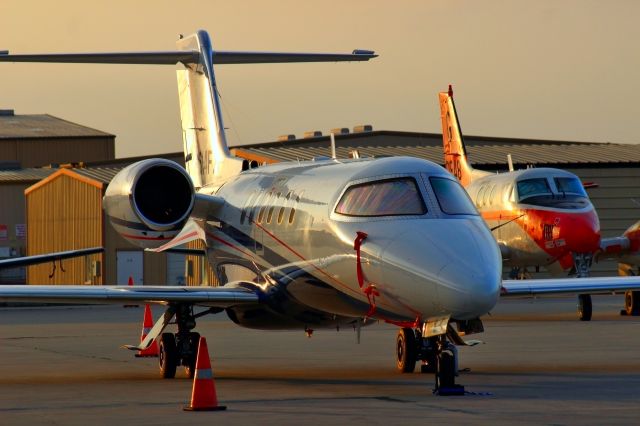 Learjet 45 (N614FX)