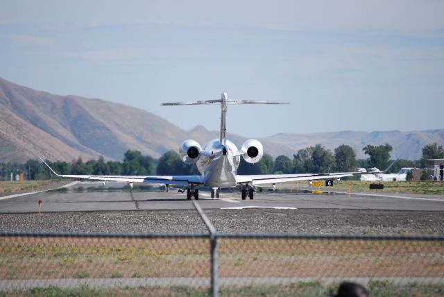 Bombardier Challenger 300 (N726QS)