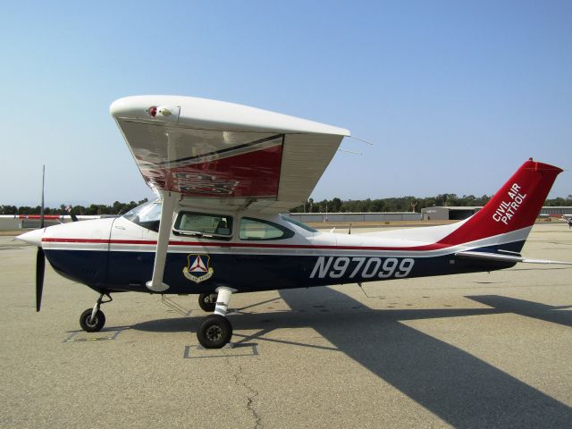 Cessna Skylane (N97099) - On the ramp