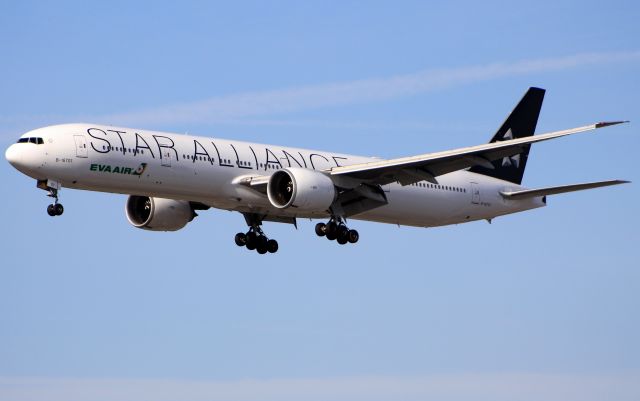 BOEING 777-300 (B-16701)