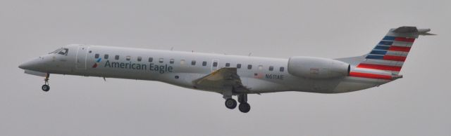 Embraer ERJ-145 (N611AE)