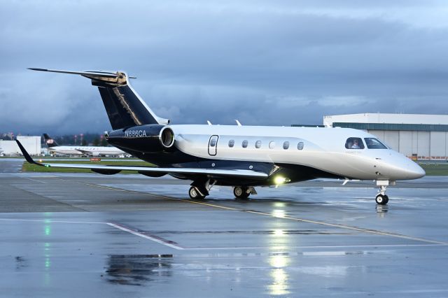 Embraer Phenom 300 (N886CA)