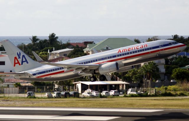 Boeing 737-800 (N865NN)