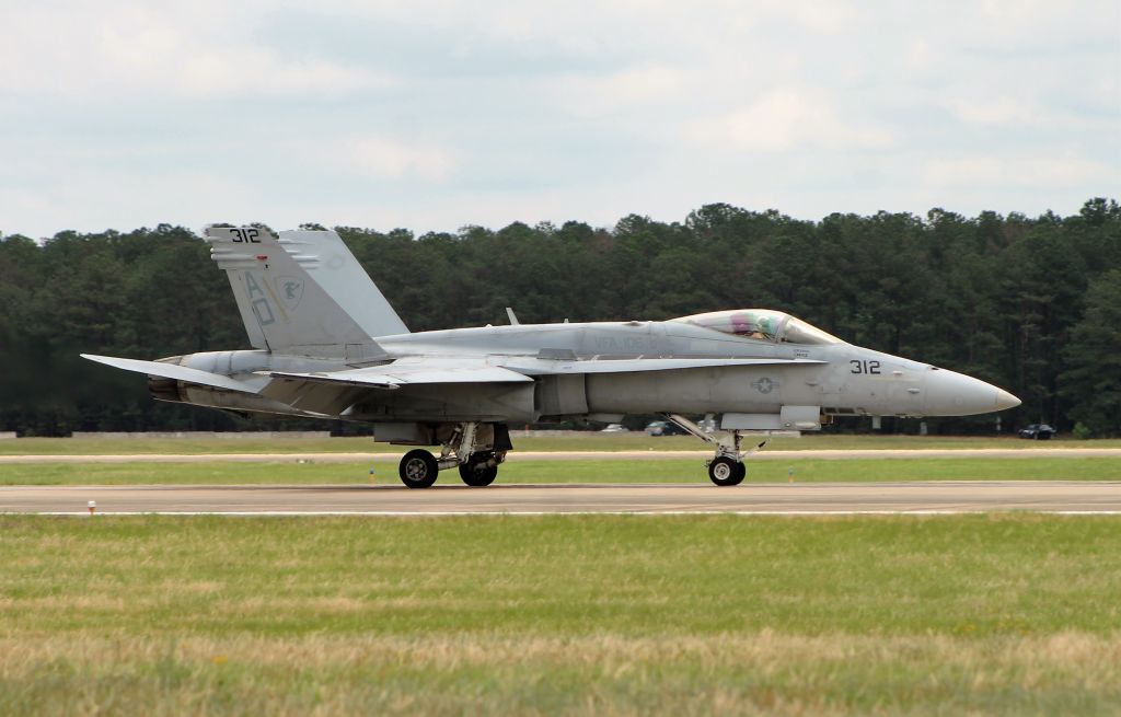 McDonnell Douglas FA-18 Hornet (16-4023)