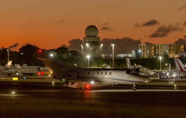 Hawker 800 (N15RK)