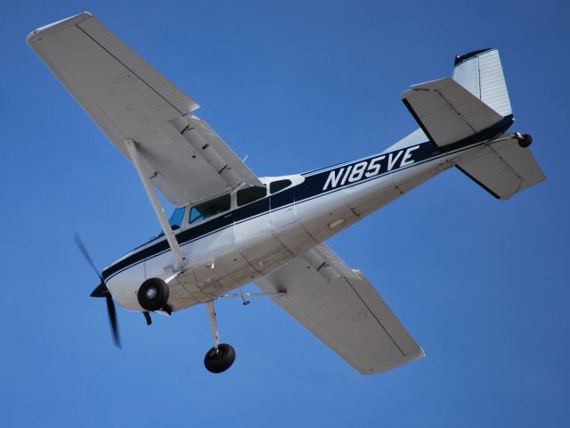 — — - BB AIR LLC / On final runway 02 - 2/11/10