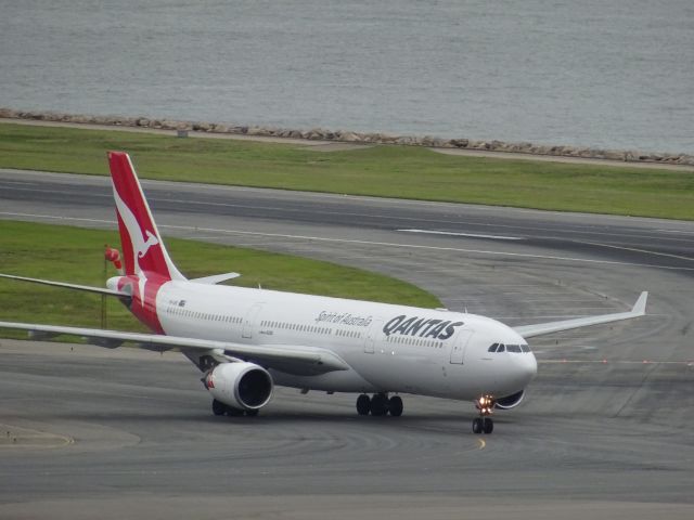 Airbus A330-300 (VH-QPD)