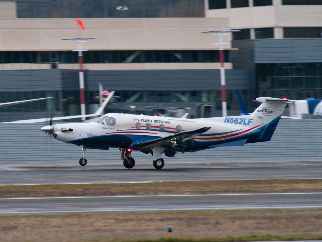 Pilatus PC-12 (N663LF) - Arriving on runway 14R at Boeing Field. 