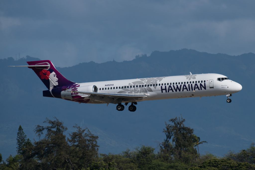Boeing 717-200 (N492HA) - "'Ewa 'Ewa" on final runway 4R.  Flight HAL125 taken on 10 June 2024.