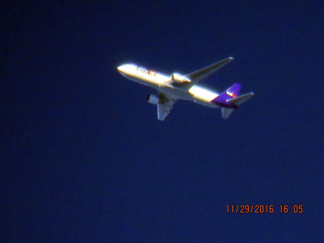 BOEING 767-300 (N104FE)