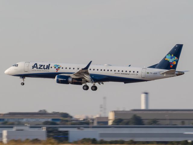 EMBRAER 195 (PR-AYP)