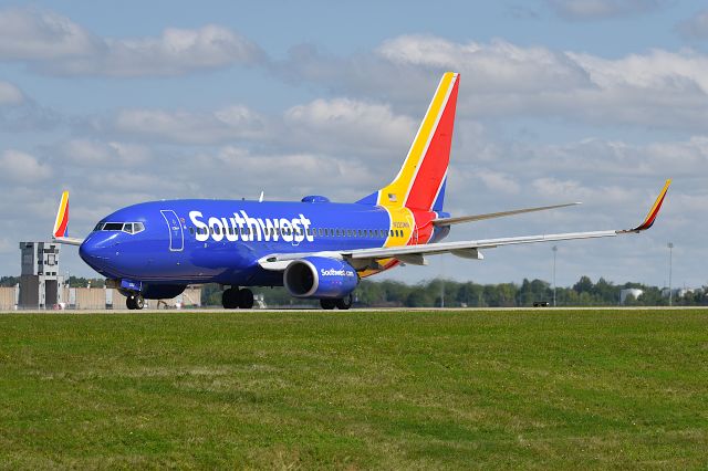 Boeing 737-700 (N220WN) - Taxiing for departure on 08-20-24