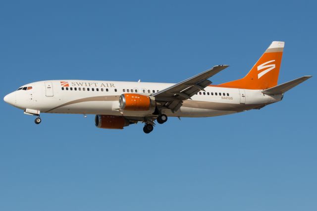 BOEING 737-400 (N441US)