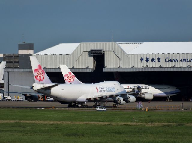 Boeing 747-400 (B-18723)