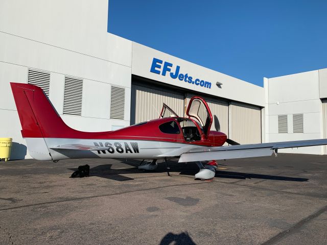 Cirrus SR-22 (N68AW)