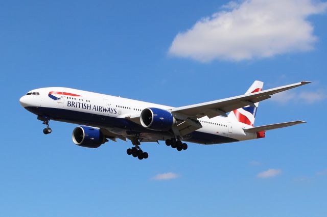 Boeing 777-200 (G-VIIN) - British Airways (BA) G-VIIN B777-236 ER [cn29319]br /London Heathrow (LHR). British Airways flight BA82 arriving from Abuja Nnamdi Azikiwe (ABV). br /Taken from Myrtle Avenue 'Gardens'. Hatton Cross (end of 27L runway)br /br /2018 08 02br /a rel=nofollow href=http://alphayankee.smugmug.com/Airlines-and-Airliners-Portfolio/Airlines/EuropeanAirlines/British-Airways-BAhttps://alphayankee.smugmug.com/Airlines-and-Airliners-Portfolio/Airlines/EuropeanAirlines/British-Airways-BA/a