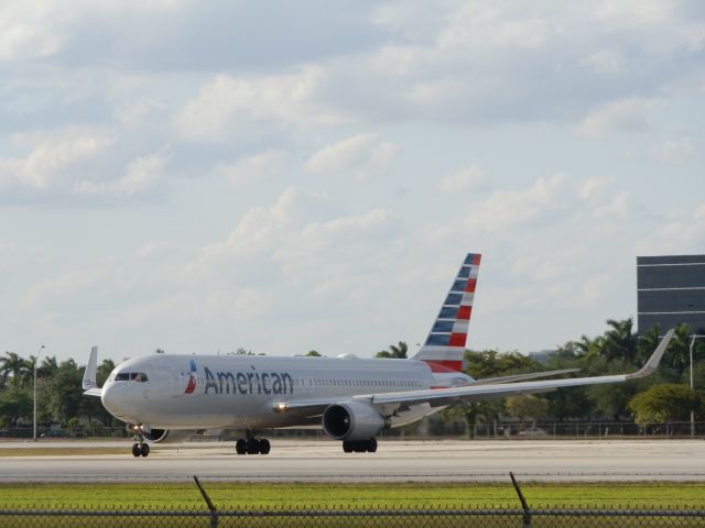 BOEING 767-300 (N350AN)