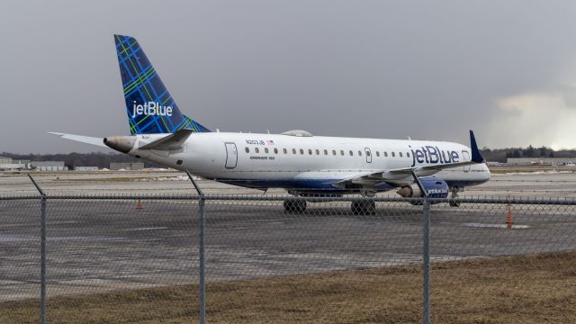 Embraer ERJ-190 (N203JB) - First time a JetBlue E190AR has come to KSBN. 