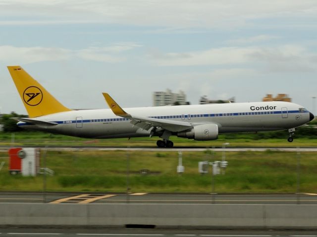 BOEING 767-300 (D-ABUM)