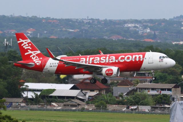 Airbus A320 (9M-RAC)