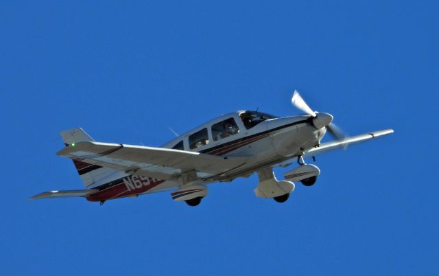 Piper Cherokee (N6915T)