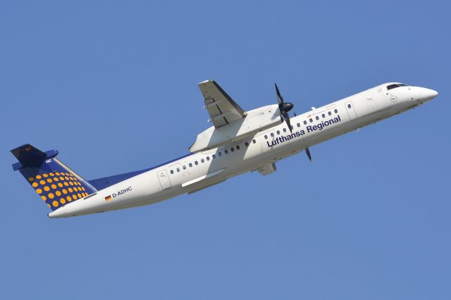 de Havilland Dash 8-400 (D-ADHC)