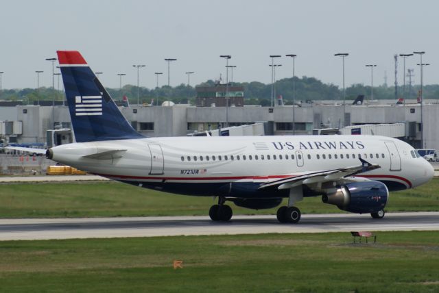 Airbus A319 (N721UW)