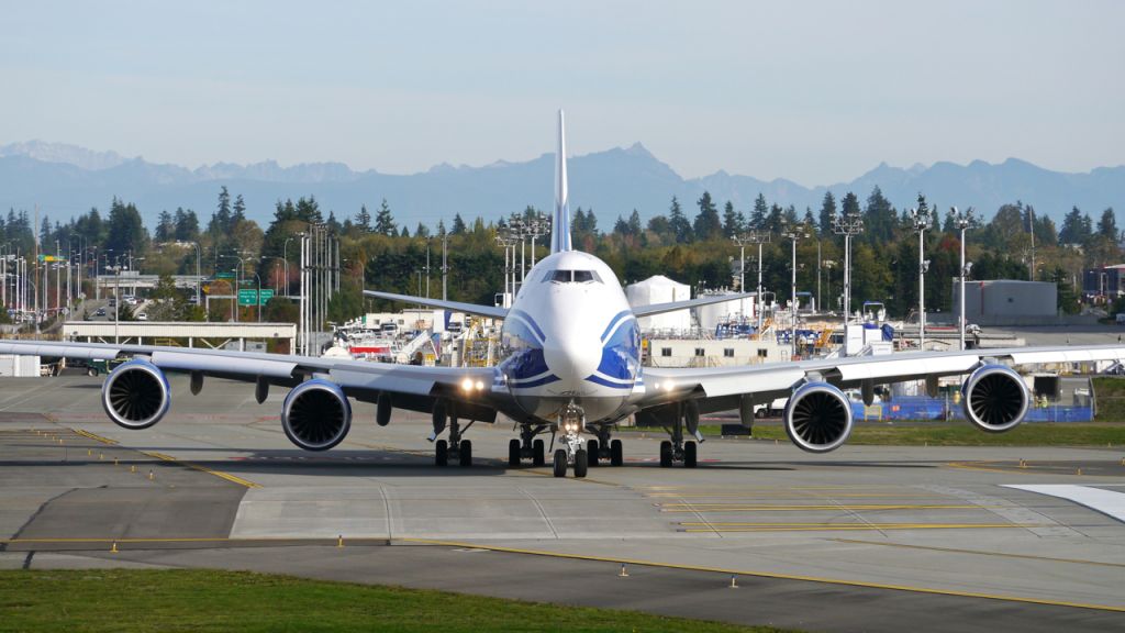 BOEING 747-8 (N826BA) - BOE672 taxis from the Boeing North ramp for a flight test on 10.15.15. (ln 1502 / cn 60118). Permanent registration will be #VQ-BFE.