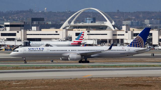 BOEING 757-300 (N57863) - Spotted at KLAX on August 9, 2020