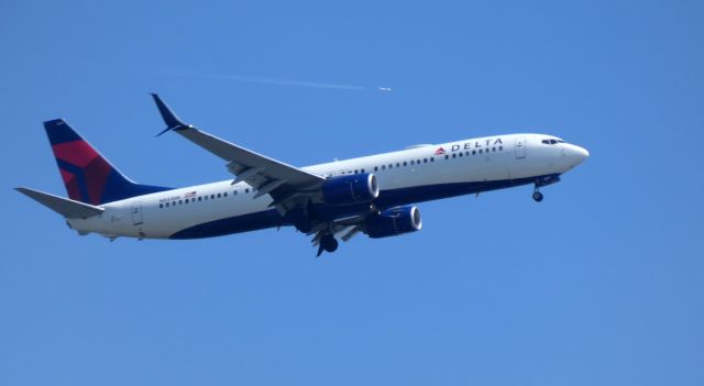 Boeing 737-900 (N831DN) - On final is this 2014 Delta Airlines Boeing 737-932 in the Spring of 2019.