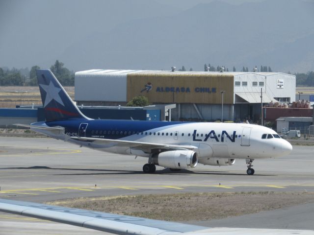 Airbus A319 (CC-CYL)