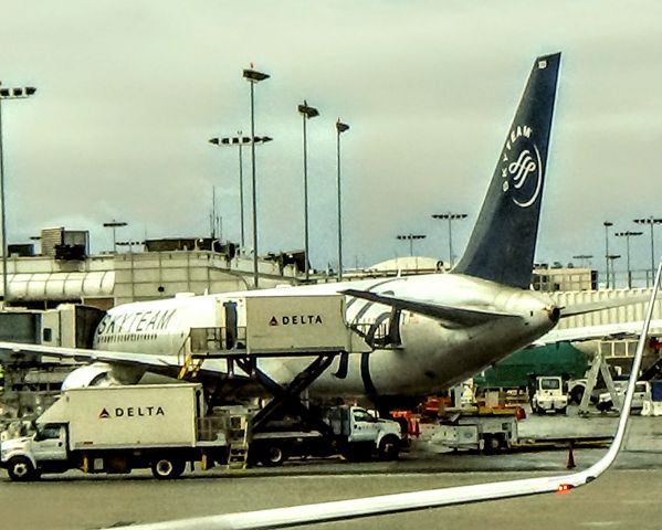 BOEING 767-400 (N844MH) - I will be updating older photos, but here's the Skyteam Delta 767-400ER waiting to board passengers back to JFK.