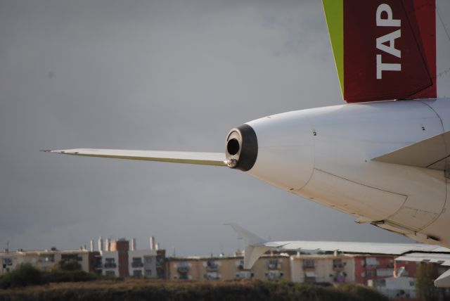 Airbus A320 (CS-TNU)