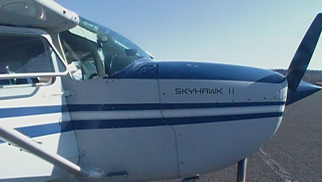 Cessna Skyhawk (N64182) - Nose of N64182. Its crash was on July 26, 2012.