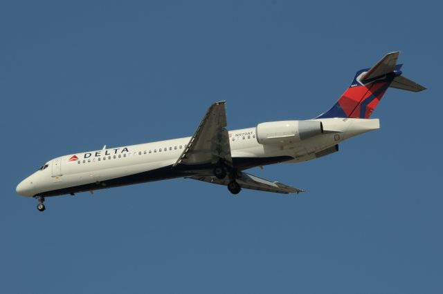 Boeing 717-200 (N979AT) - First pic of this tail in the new DL colors on this data-base.