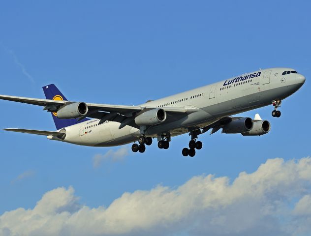 Airbus A340-300 (D-AIKL)