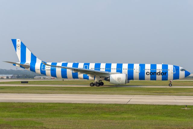 Airbus A330-900 (D-ANRG) - Runway 31L arrival