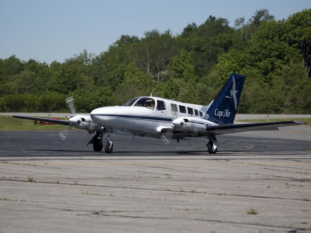 Cessna 402 (N3249M) - Taxiing in after landing.