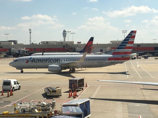 Boeing 737-800 (N836NN)