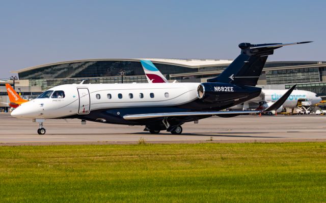 Embraer Legacy 550 (N682EE)