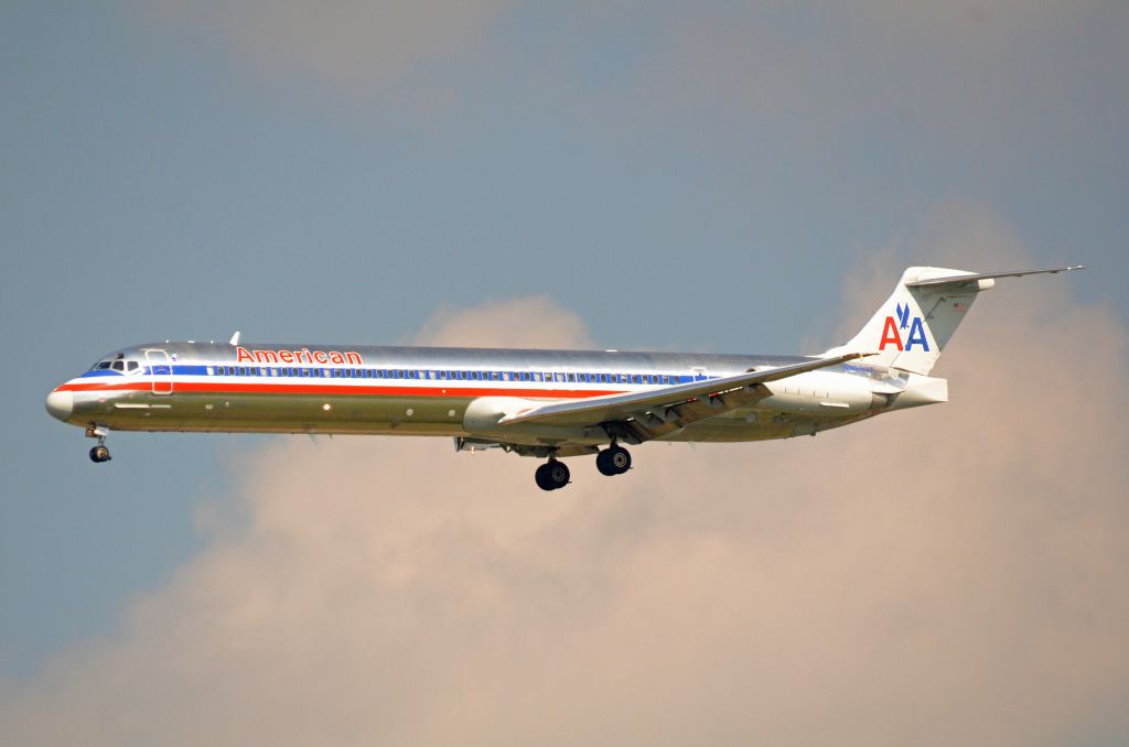 McDonnell Douglas MD-83 (N9622A) - Imaged on 5/23/12