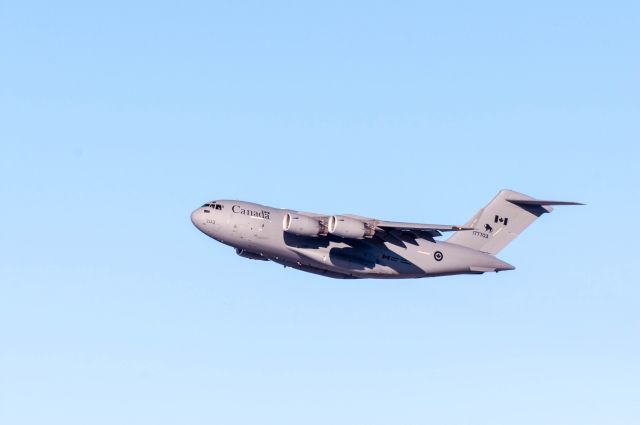 Boeing Globemaster III (17-7703) - Off runway 26 03jAN2014