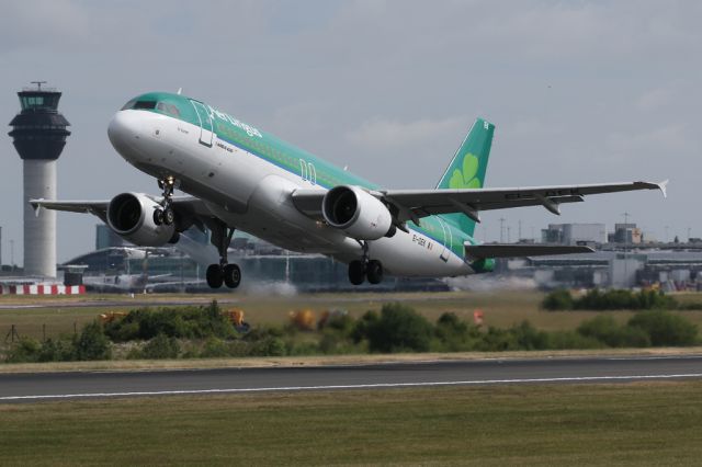 Airbus A320 (EI-DEK) - EI203 with a delayed return to DUB by over 90 minutes.  On a previous, delayed, flight I was on, 60 pax were transferring to other transatlantic flights with EI from DUB and we were last on the plane with about 5 mins to spare, having had to jump the queue at pre-clearance.  