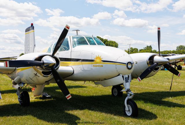 Beechcraft Twin Bonanza (N1600G)