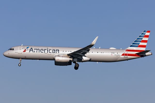 Airbus A321 (N903AA)