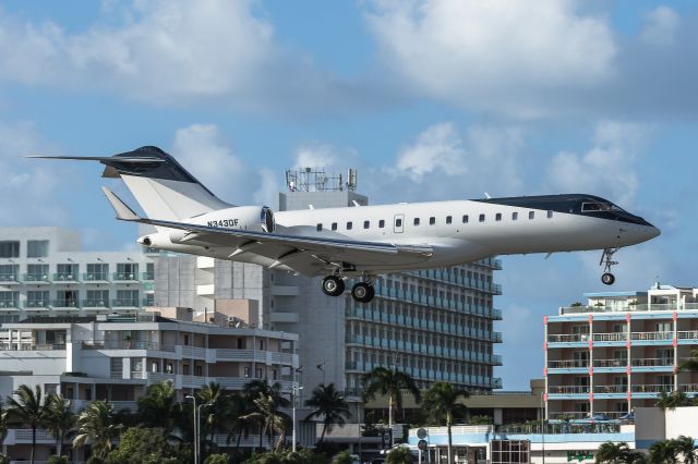 Bombardier Global Express (N343DF)