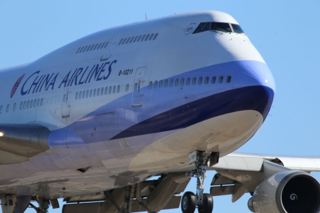 Boeing 747-400 (B-18211)