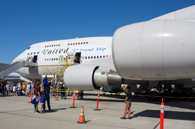 Boeing 747-400 (N118UA)