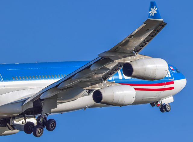 Airbus A340-300 (F-OJGF) - Au décollage de Tahiti Faaa;