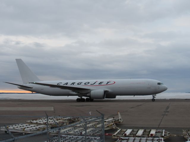 BOEING 767-300 (C-FPIJ)